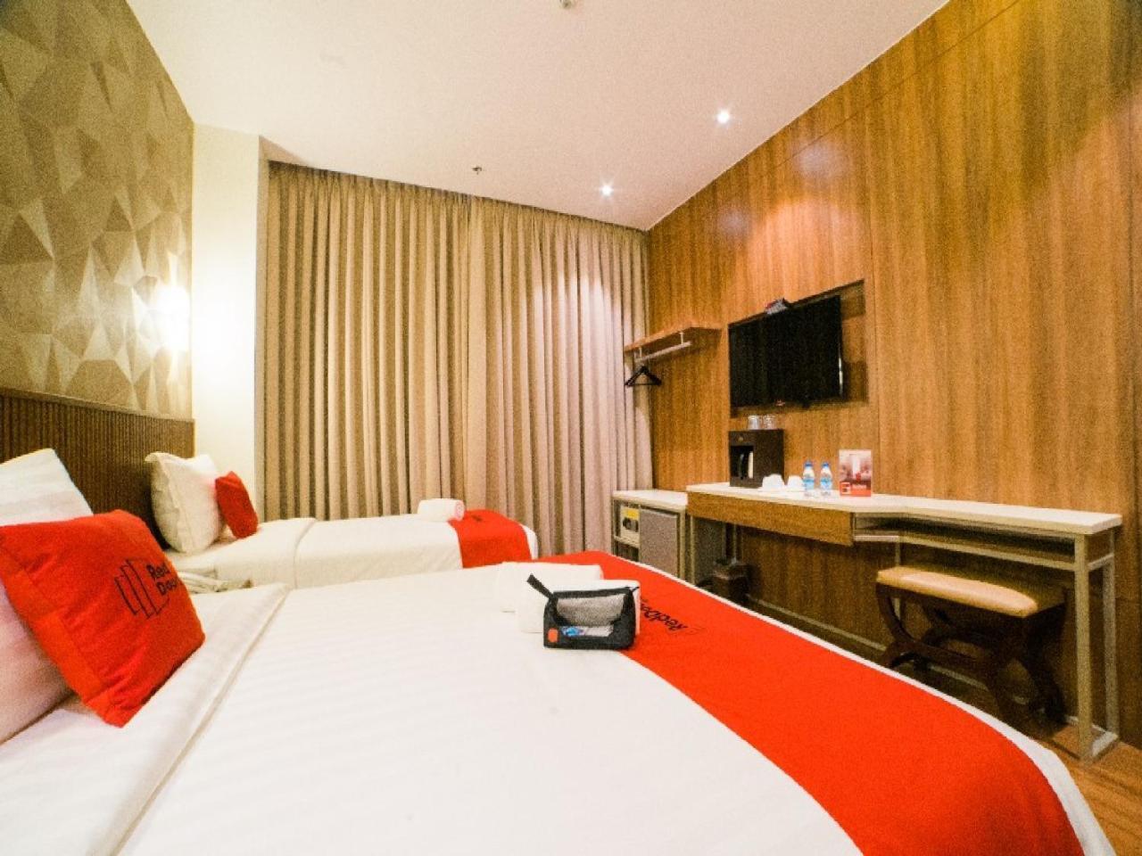 Reddoorz Premium @ South Triangle Ciudad Quezon Exterior foto