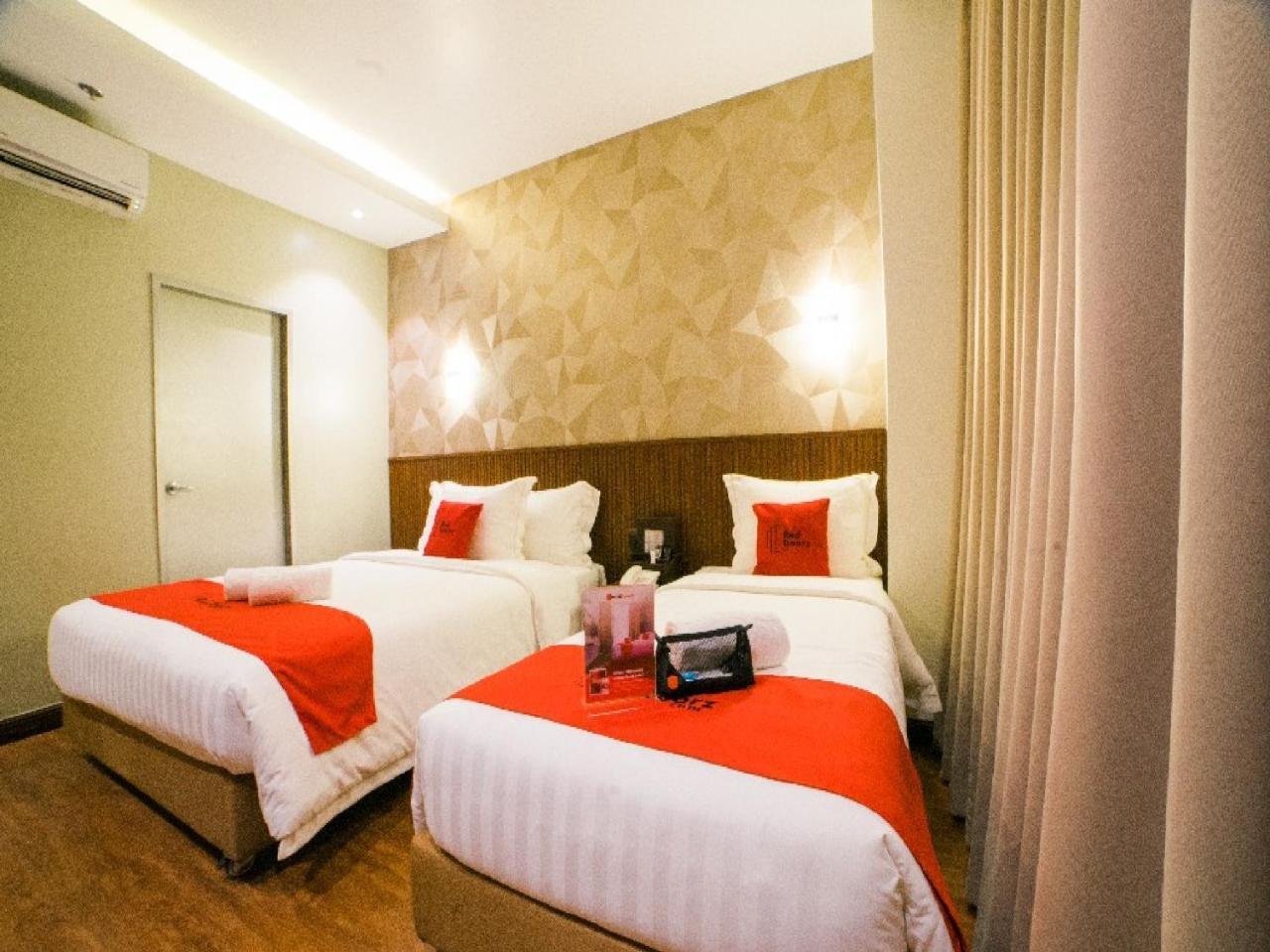 Reddoorz Premium @ South Triangle Ciudad Quezon Exterior foto